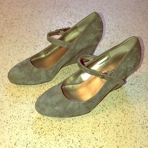 Gray Bandolino Wedges